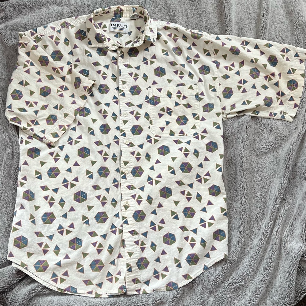 Men’s short sleeved shirt geometric pattern